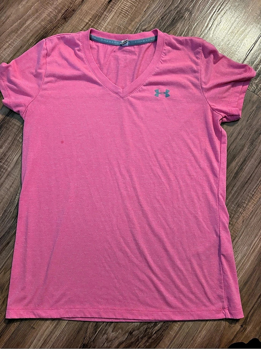 Under Armour HeatGear V-Neck Short Sleeve Tee Pink Small